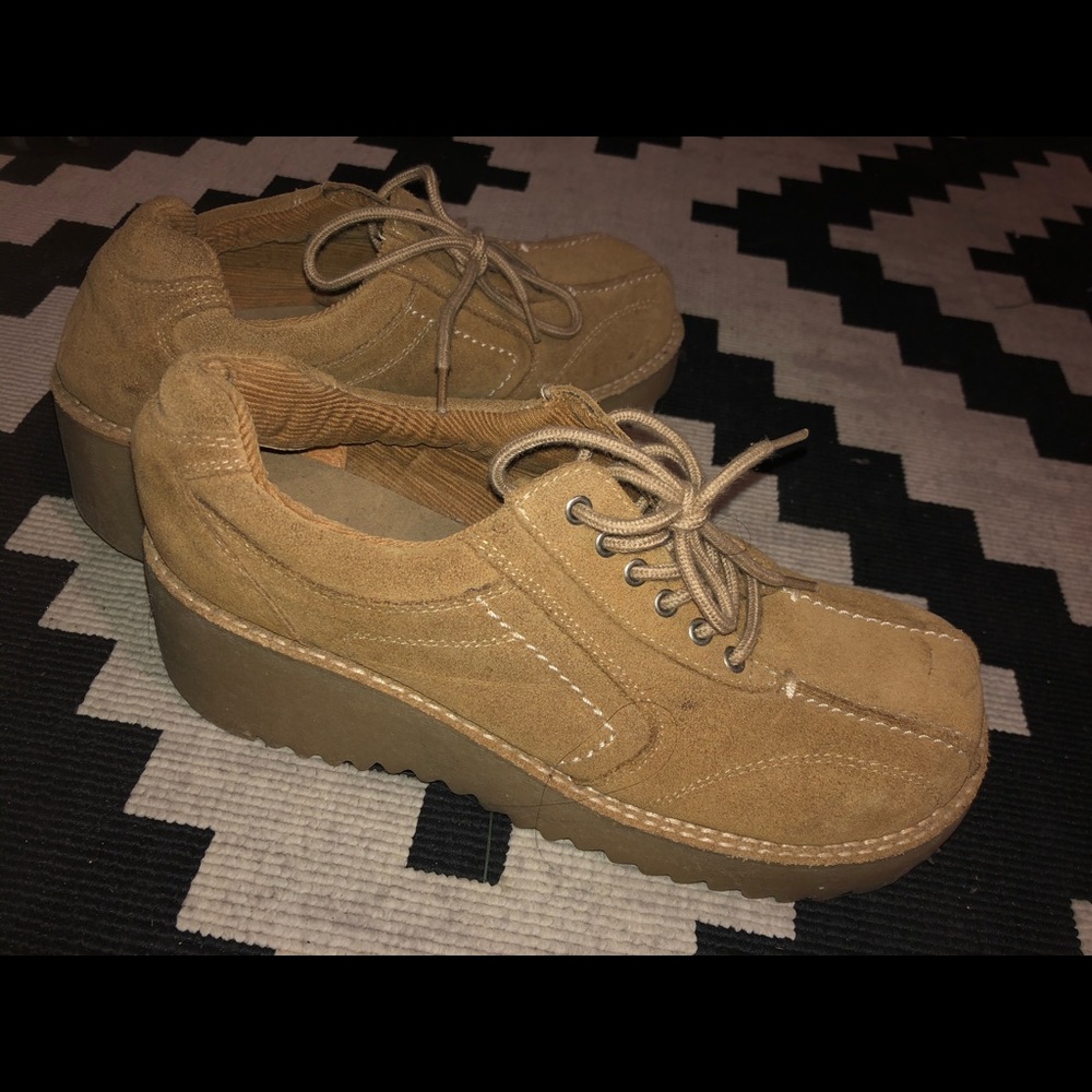 women shoe/ boots with thick heel